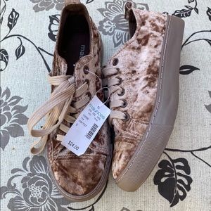 NWT Maurices Suede Fashion Shoes Women’s 5